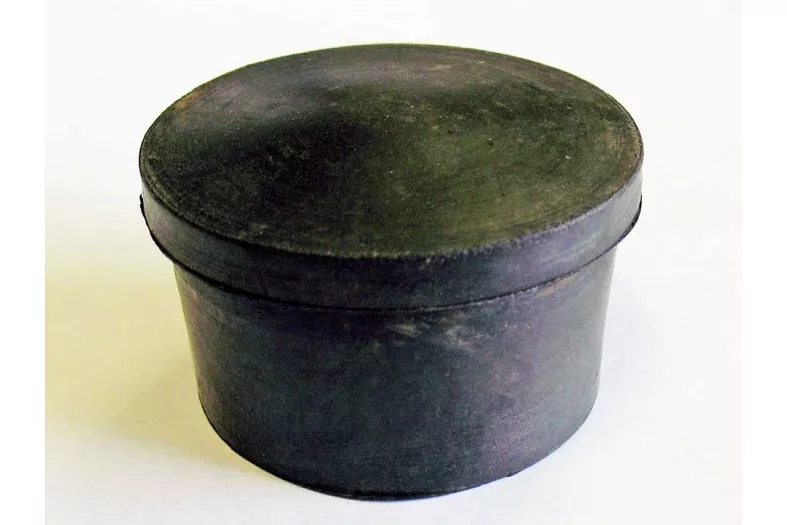 JU065027 Заглушка переднего бампера 